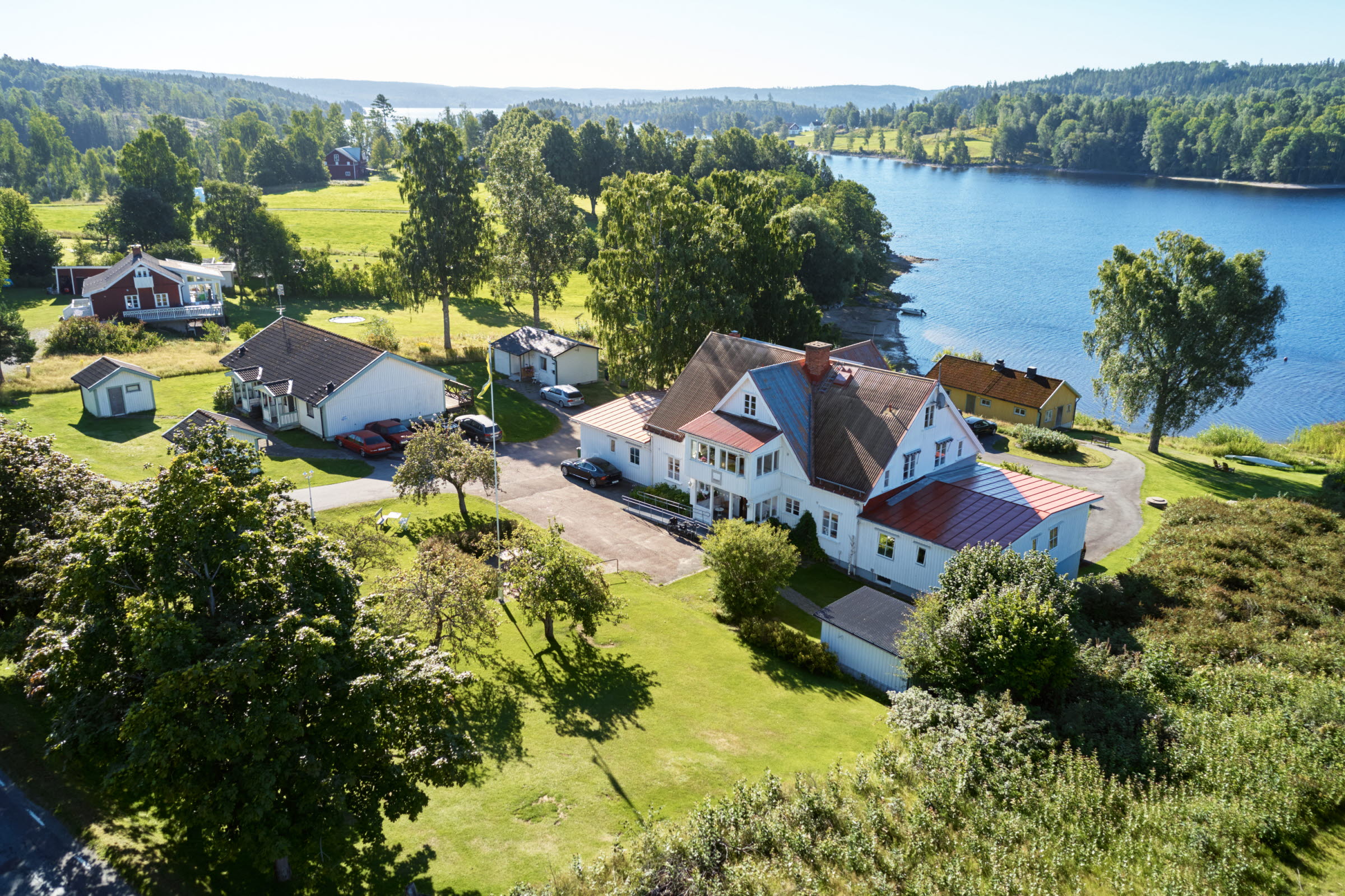 Flygfoto av hus på landet